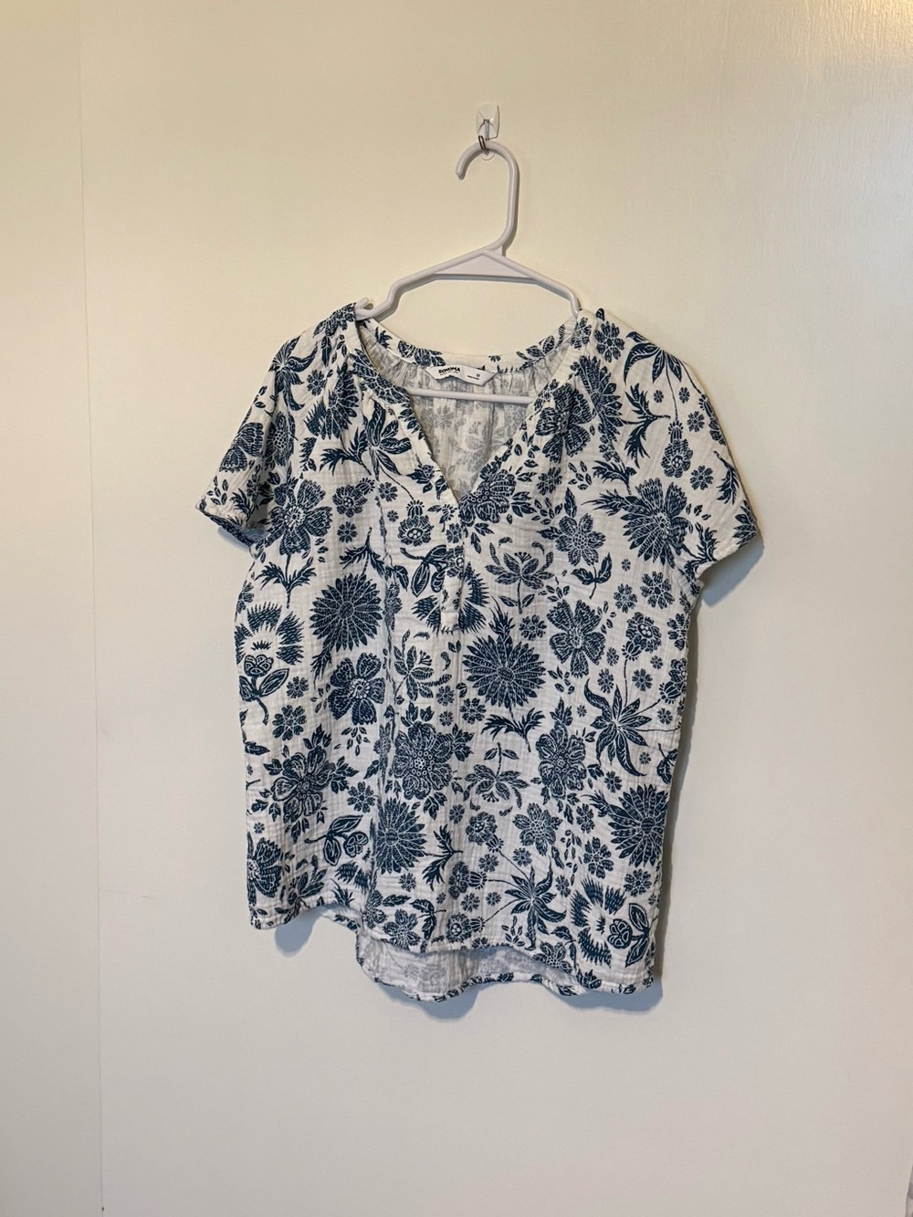 SONOMA brand Women's White V-Neck Short Sleeve Top with Blue Floral Printp